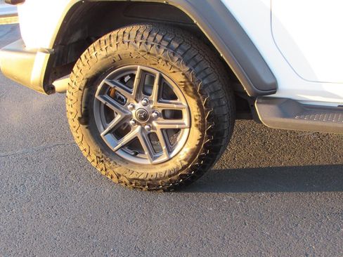 Used 2025 Jeep Wrangler Sport image 11