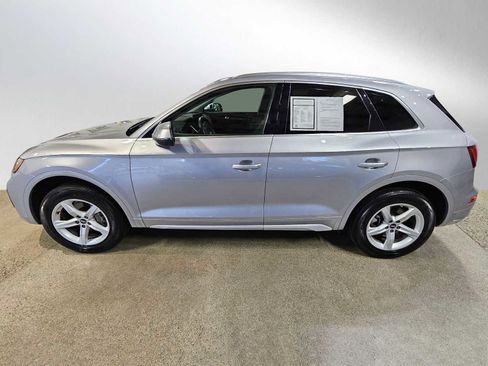 Used 2023 Audi Q5 2.0T Premium w/ Convenience Package image 4