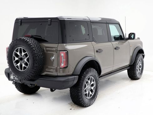 Used 2025 Ford Bronco Badlands image 9