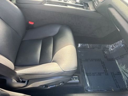 Used 2022 Volvo XC60 B5 Momentum image 11
