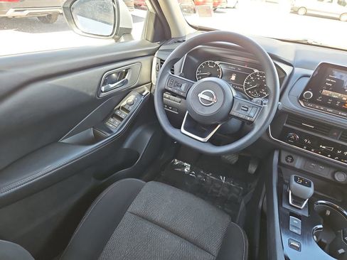 Used 2024 Nissan Rogue SV image 11