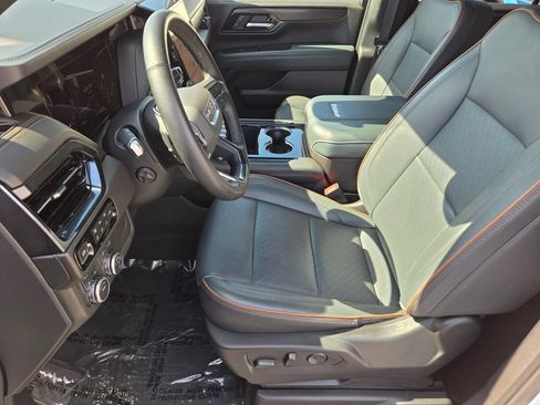 Used 2025 GMC Yukon AT4 w/ AT4 Premium Package AWD/4WD image 10