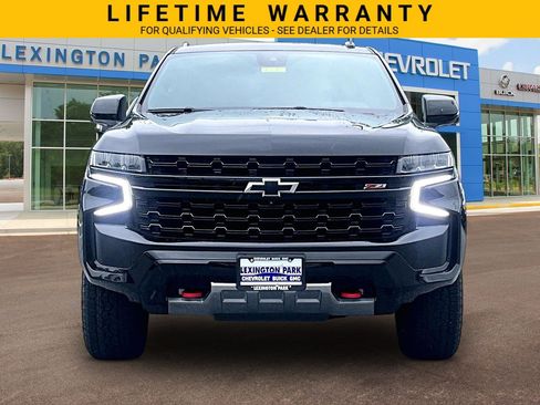 Used 2023 Chevrolet Tahoe Z71 w/ Luxury Package AWD/4WD image 3