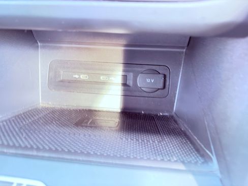 Used 2021 Volkswagen Atlas Cross Sport SE image 24