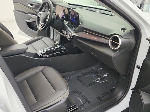 Used 2025 Chevrolet Trax ACTIV w/ Driver Confidence Package image 34