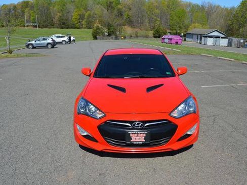 Used 2014 Hyundai Genesis 2.0T image 9
