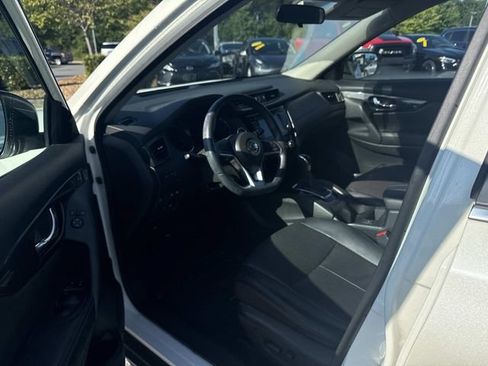 Used 2018 Nissan Rogue SV FWD image 4