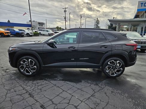 Used 2025 Chevrolet Trax RS w/ Sunroof Package image 3