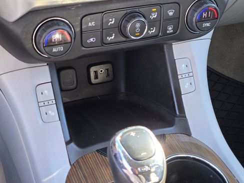 Used 2017 GMC Acadia SLE image 28