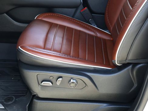 Used 2024 GMC Yukon Denali Ultimate AWD/4WD image 19