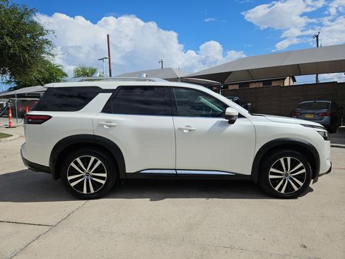 Used 2023 Nissan Pathfinder Platinum w/ Cargo Package AWD/4WD image 2