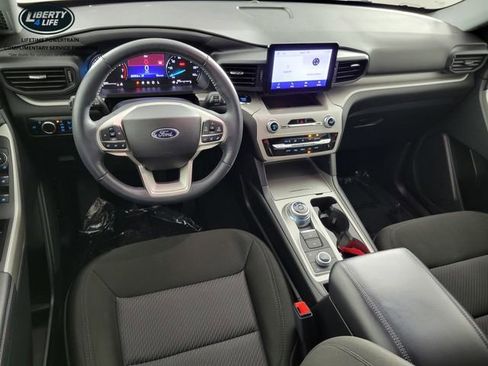 Used 2023 Ford Explorer XLT AWD/4WD image 33