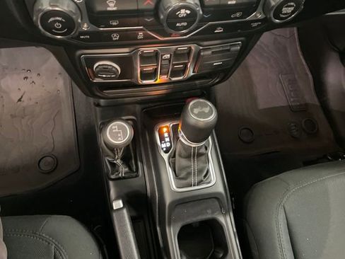 Used 2022 Jeep Wrangler Unlimited Sahara image 14