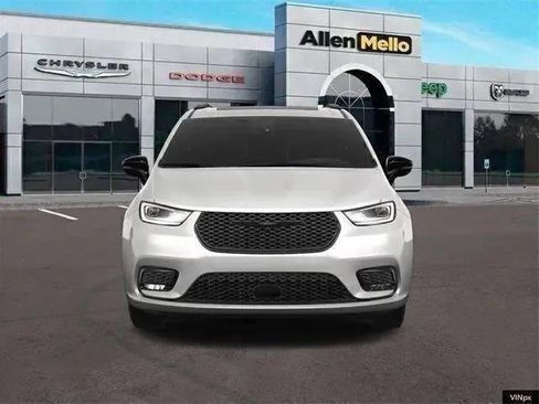 New 2024 Chrysler Pacifica Limited w/ S Appearance Package image 12