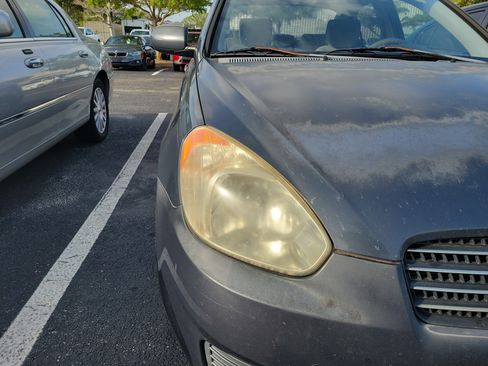 Used 2010 Hyundai Accent GLS FWD image 7