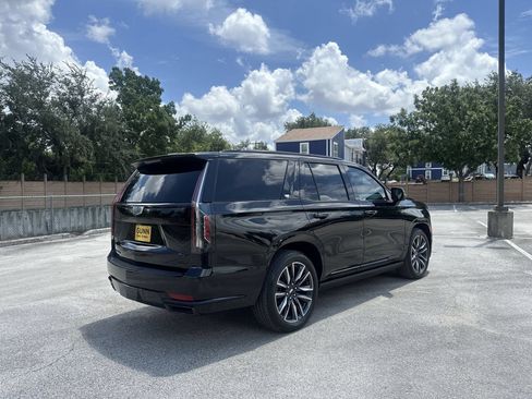 Used 2023 Cadillac Escalade Sport Platinum AWD/4WD image 3