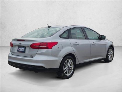 Used 2018 Ford Focus SE FWD image 5