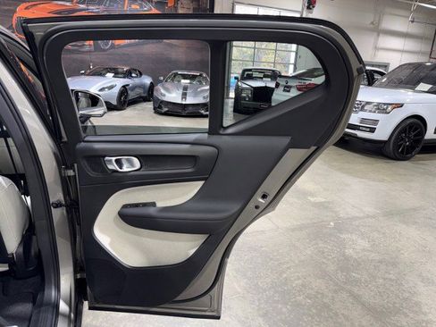 Used 2020 Volvo XC40 T4 Inscription image 56