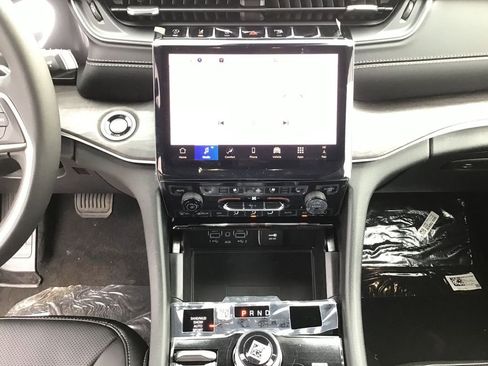 New 2025 Jeep Grand Cherokee L Limited w/ Luxury Tech Group II image 14