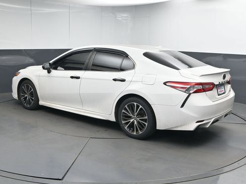 Certified 2020 Toyota Camry SE image 6