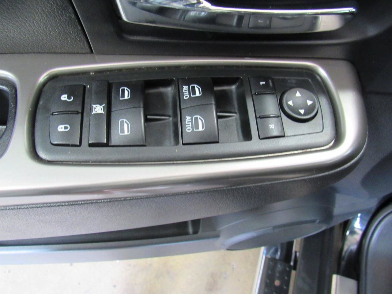 Used 2012 Jeep Liberty Limited Jet w/ Chrome Accents Group AWD/4WD image 16