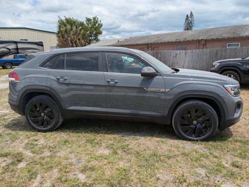 New 2026 Volkswagen Atlas Cross Sport SE FWD image 3
