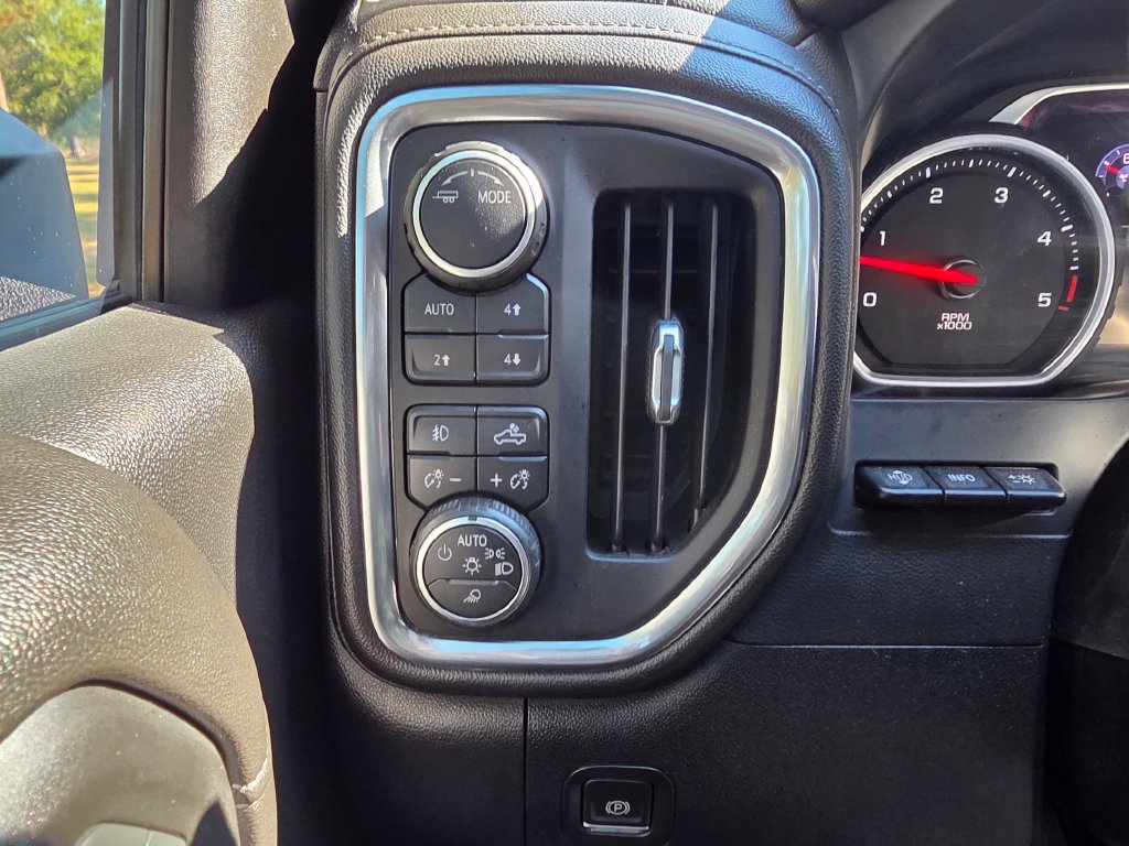 Used 2020 Chevrolet Silverado 2500 LTZ w/ LTZ Premium Package AWD/4WD image 32