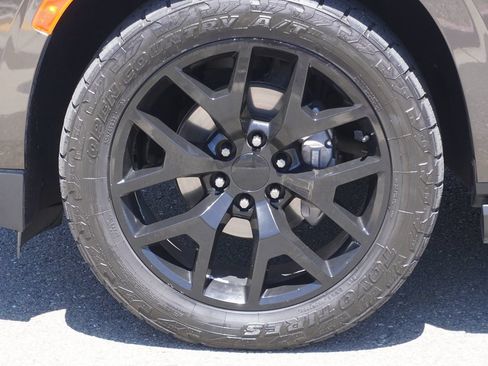 Used 2021 Chevrolet Suburban High Country RWD image 4
