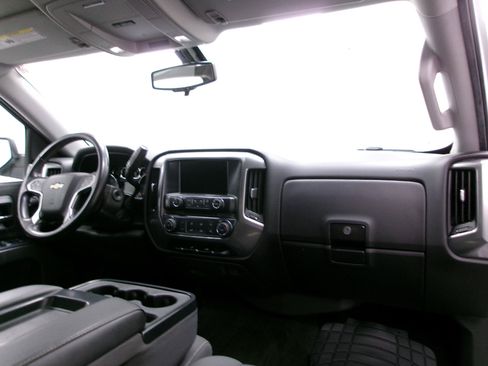 Used 2018 Chevrolet Silverado 1500 LT w/ Trailering Package AWD/4WD image 3