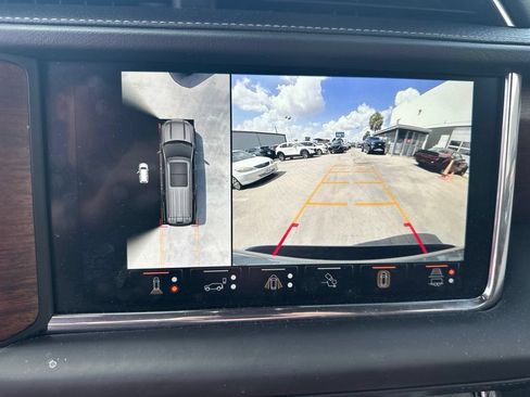 Used 2023 GMC Yukon XL Denali Ultimate AWD/4WD image 13