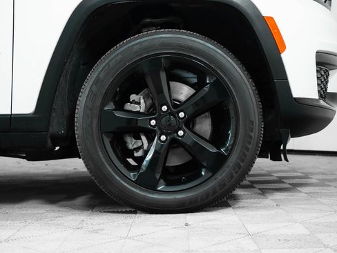 Used 2024 Jeep Grand Cherokee L Altitude image 9