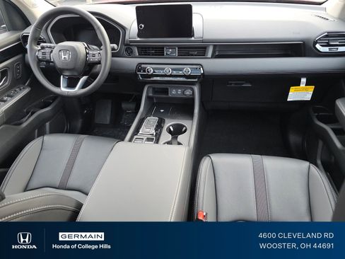 New 2025 Honda Pilot Touring image 19