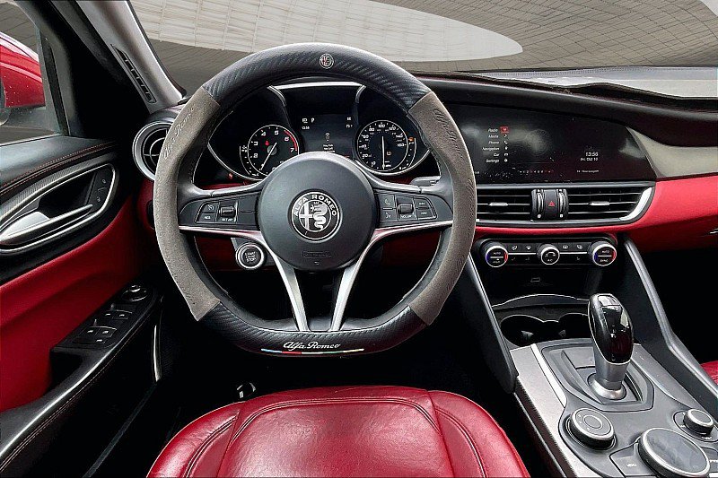 Used 2018 Alfa Romeo Giulia Ti w/ TI Leather Package RWD image 4