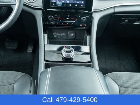 Used 2025 Jeep Grand Cherokee Altitude AWD/4WD image 34