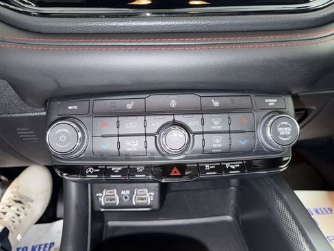 Used 2025 Dodge Durango GT image 22