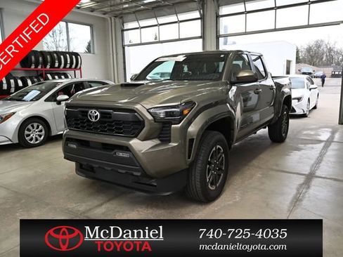 Certified 2025 Toyota Tacoma TRD Sport AWD/4WD image 1