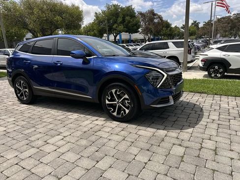 Used 2025 Kia Sportage EX FWD image 16