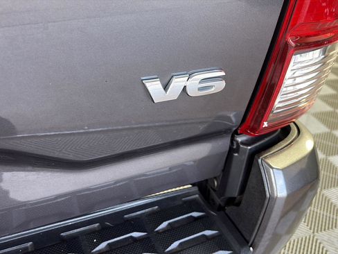 Used 2022 Toyota Tacoma SR AWD/4WD image 9