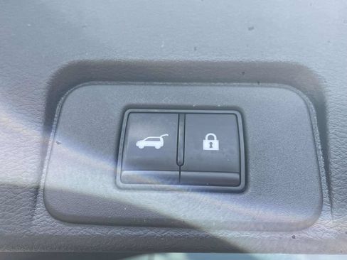 Used 2023 Nissan Rogue Platinum FWD image 28