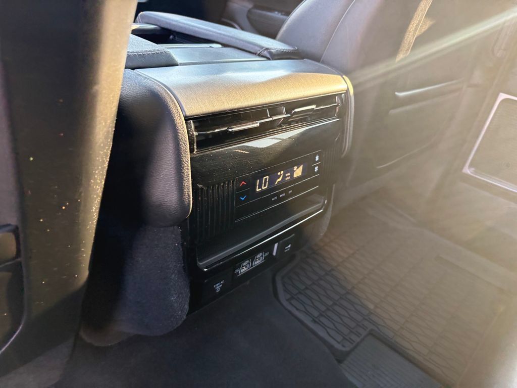 Used 2025 Jeep Wagoneer 4WD w/ Premium Group I image 21