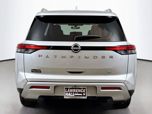 Used 2025 Nissan Pathfinder SL FWD image 5