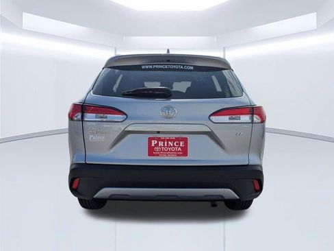 Used 2024 Toyota Corolla Cross LE FWD image 5