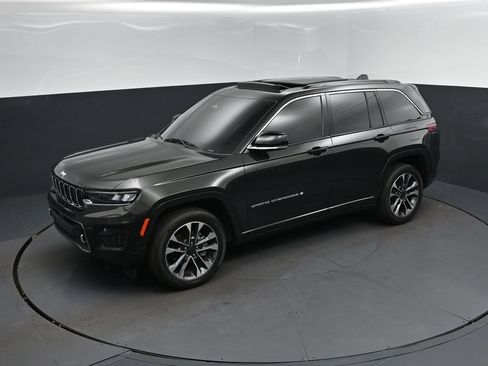 Used 2024 Jeep Grand Cherokee Overland w/ Luxury Tech Group IV AWD/4WD image 1