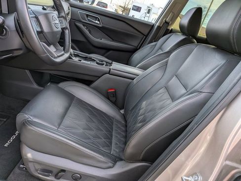 Certified 2025 Nissan Rogue Platinum w/ Platinum Premium Package image 14