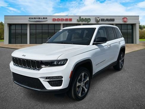 New 2025 Jeep Grand Cherokee Limited w/ Luxury Tech Group II image 36