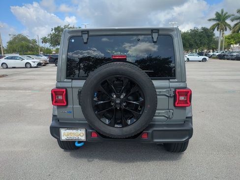 Used 2023 Jeep Wrangler Unlimited Sahara AWD/4WD image 7