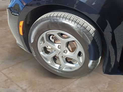 Certified 2024 Chrysler Pacifica Limited image 24