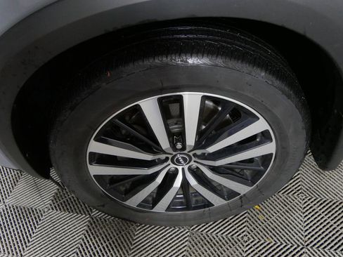 Used 2023 Nissan Pathfinder Platinum image 9