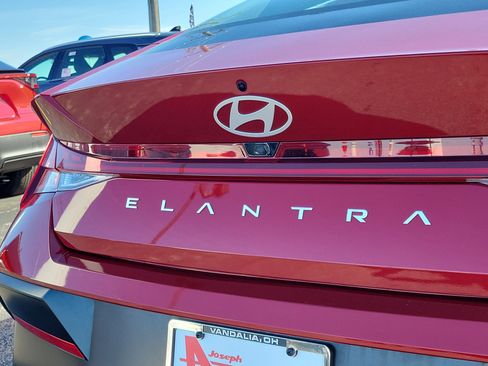 Used 2025 Hyundai Elantra SEL image 6