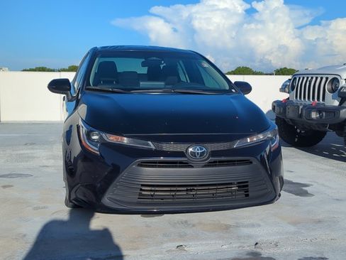 Used 2025 Toyota Corolla LE FWD image 3